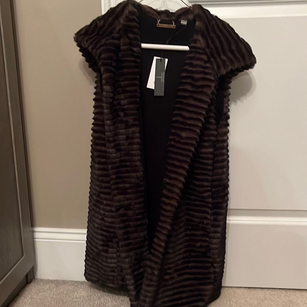 Tahari faux fur vest with hood new with tags
